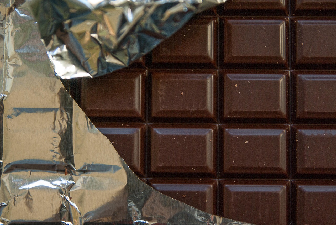 Cioccolato fondente con alta percentuale di cacao, utile per la pressione arteriosa.