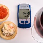 Alimenti sani per abbassare il diabete, come frutta, verdura e cereali integrali.