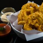 Ingredienti e procedimento per preparare la pastella dei calamari fritti.