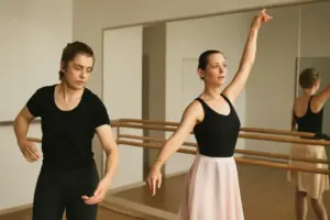 Danza moderna o classica per adulti principianti: quale stile facilita un apprendimento più rapido